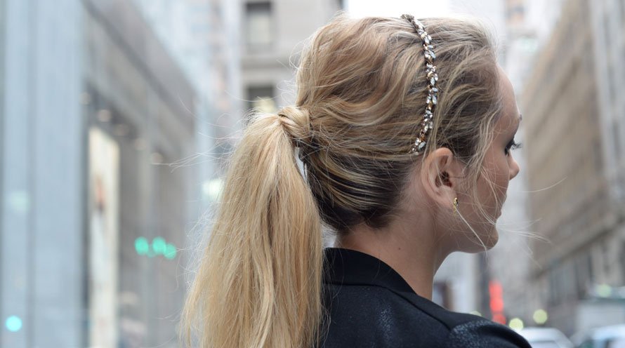 romantic textured ponytail